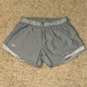 Women’s under Armour running shorts size small